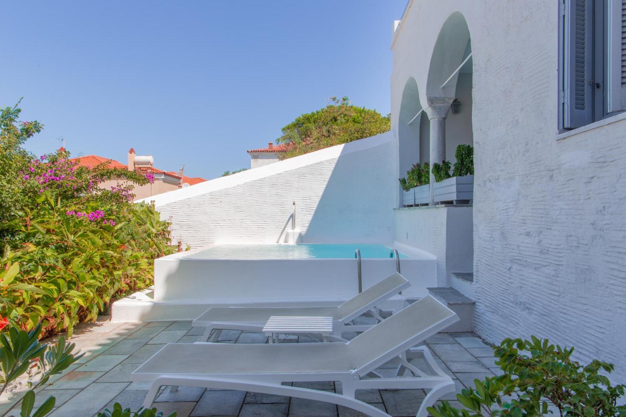 Micra Anglia Boutique Hotel & Spa Ándros エクステリア 写真